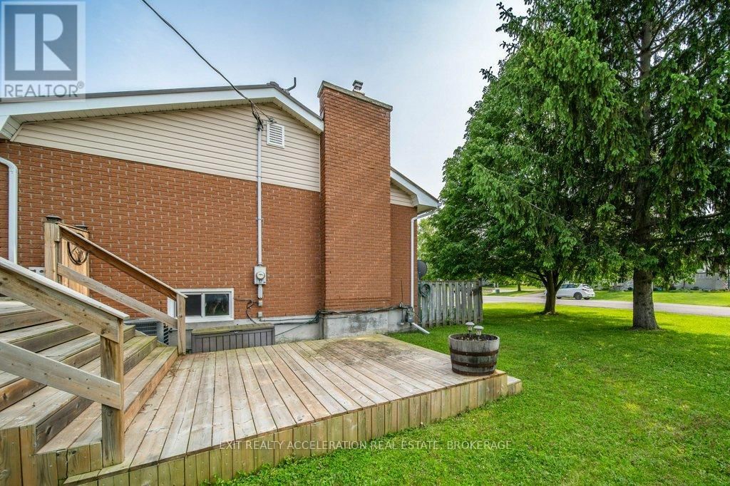 241 SMART CRESCENT Image 37