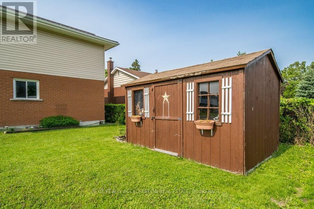 241 SMART CRESCENT Image 39