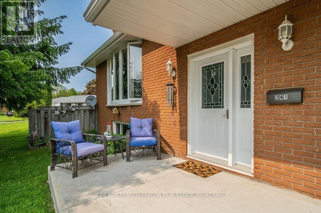 241 SMART CRESCENT Image 4