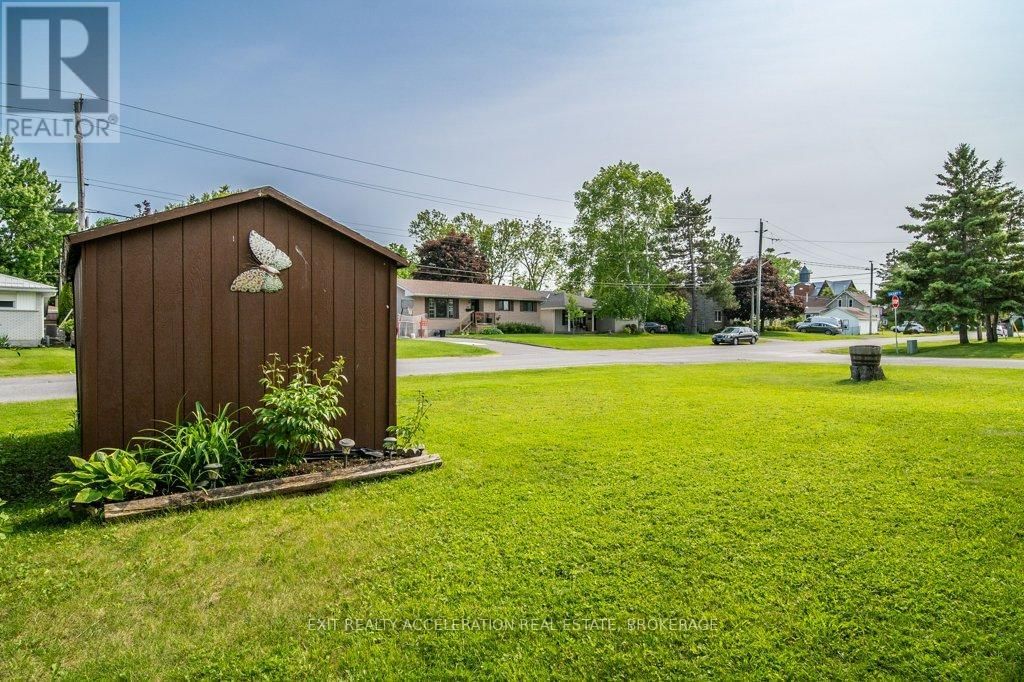 241 SMART CRESCENT Image 40