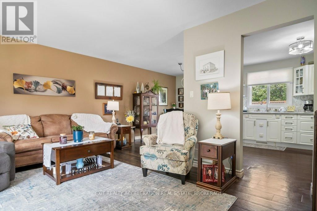 241 SMART CRESCENT Image 8