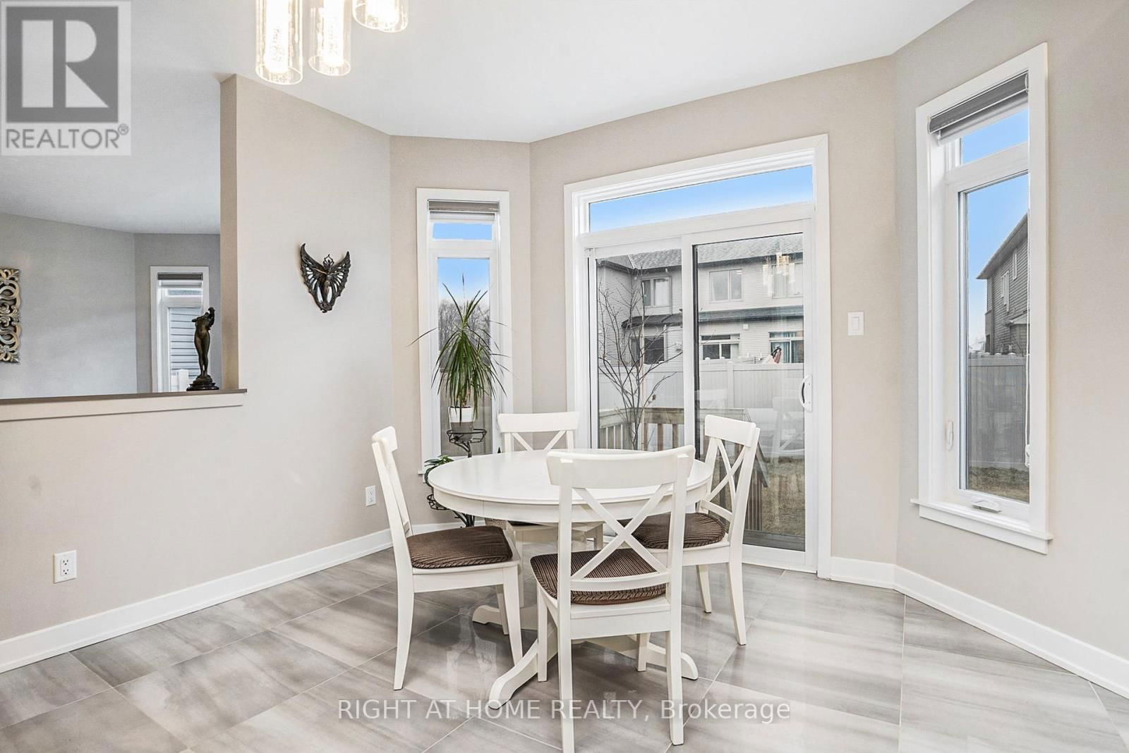 203 OSTERLEY WAY Image 11