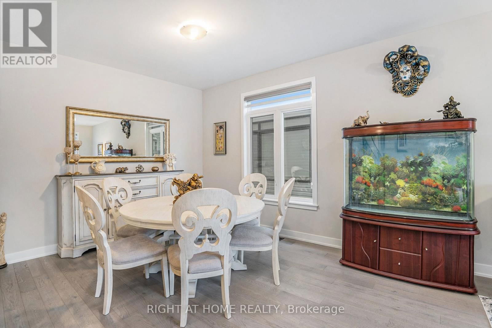 203 OSTERLEY WAY Image 4