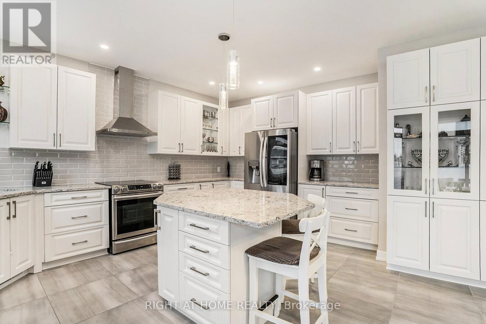 203 OSTERLEY WAY Image 8