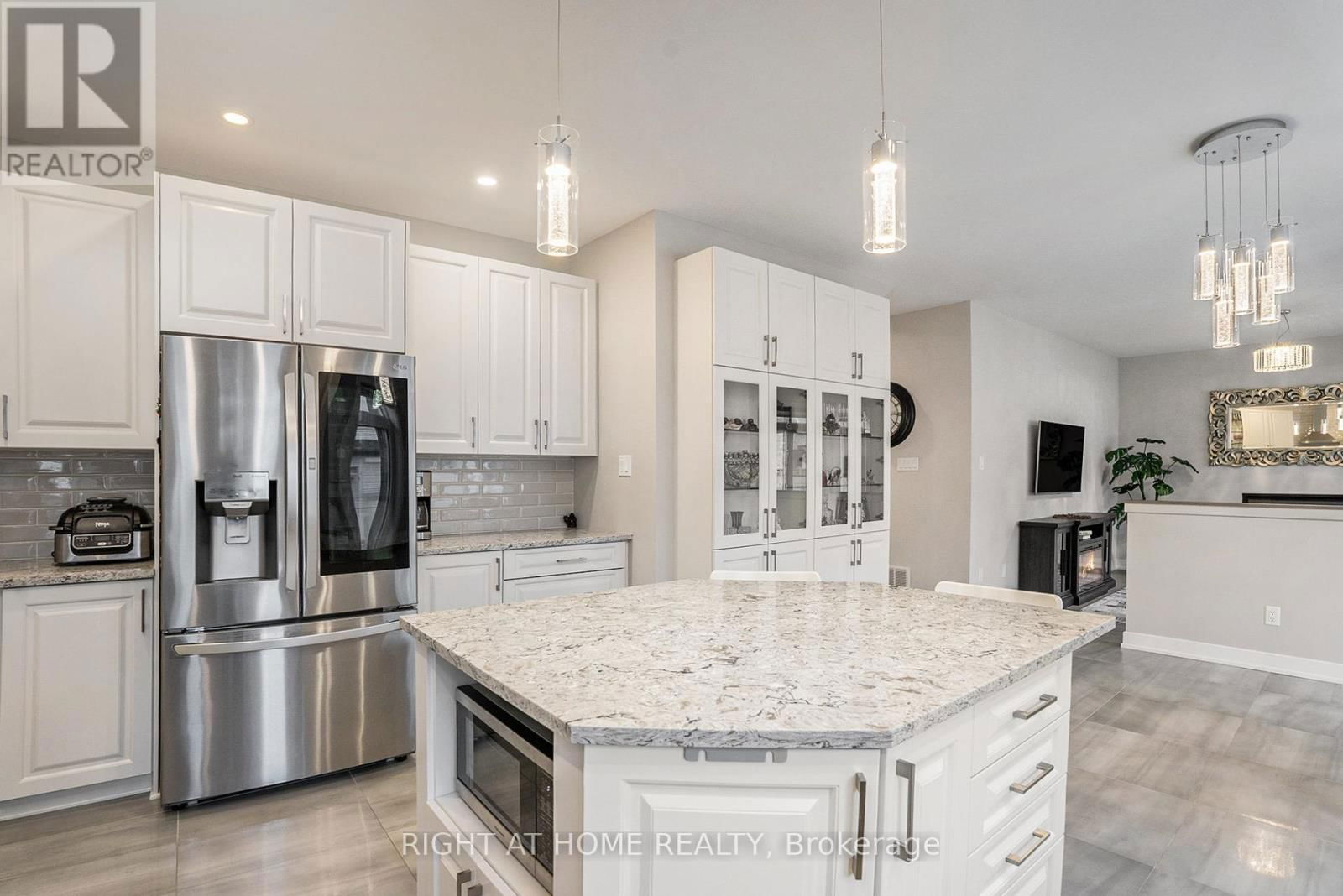 203 OSTERLEY WAY Image 9