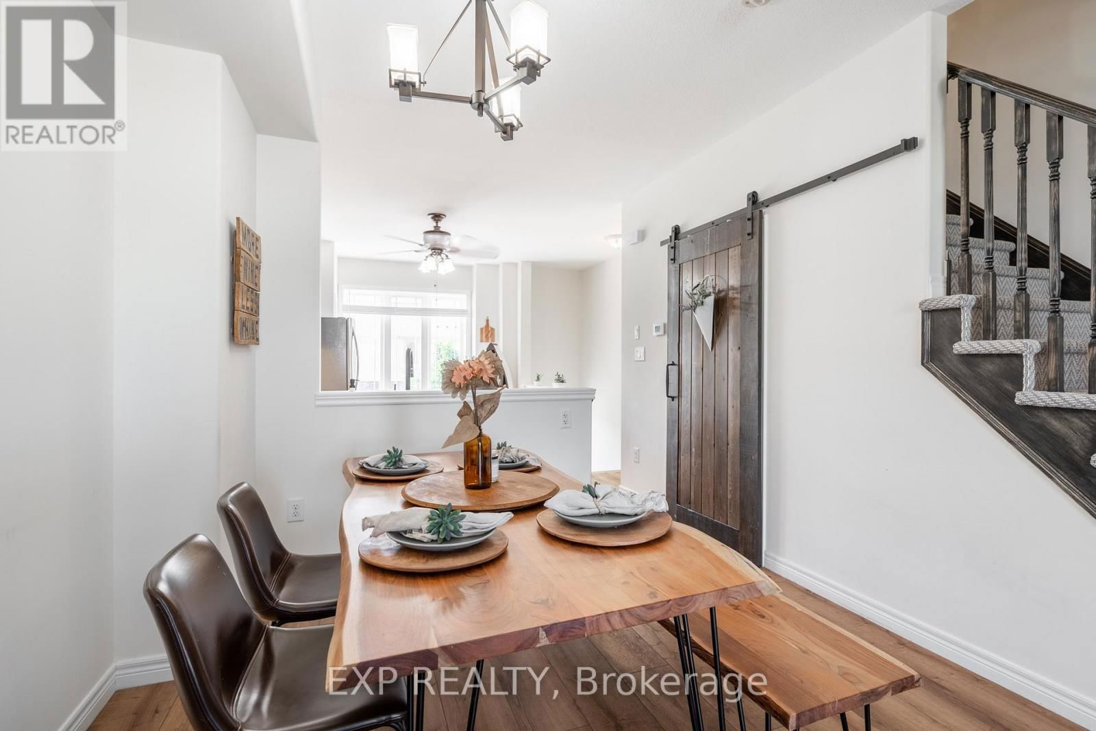 28 - 8 HEMLOCK WAY Image 11