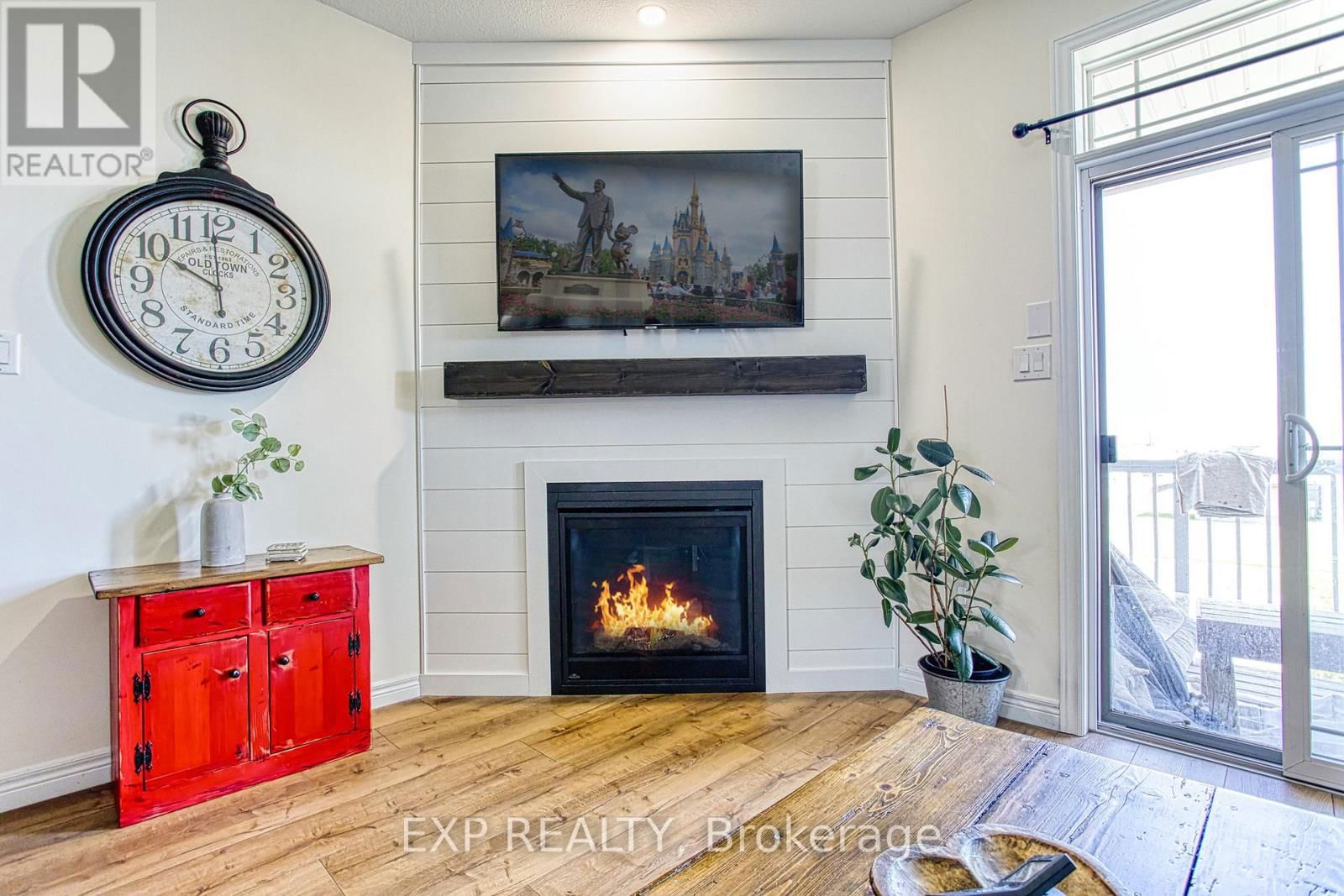 28 - 8 HEMLOCK WAY Image 13