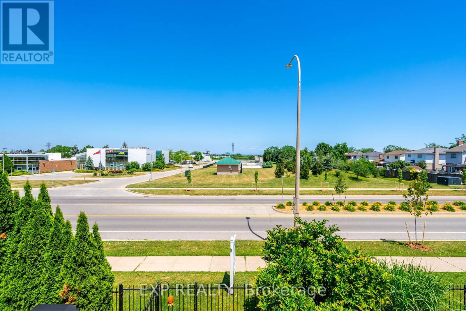 28 - 8 HEMLOCK WAY Image 18