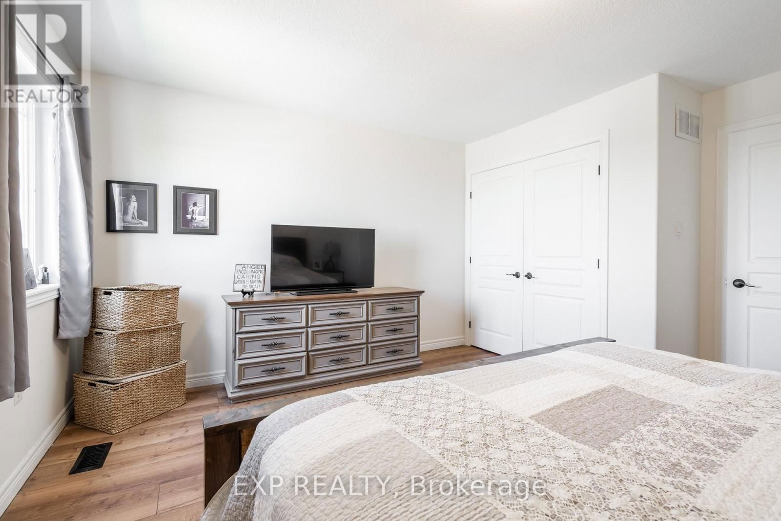 28 - 8 HEMLOCK WAY Image 27