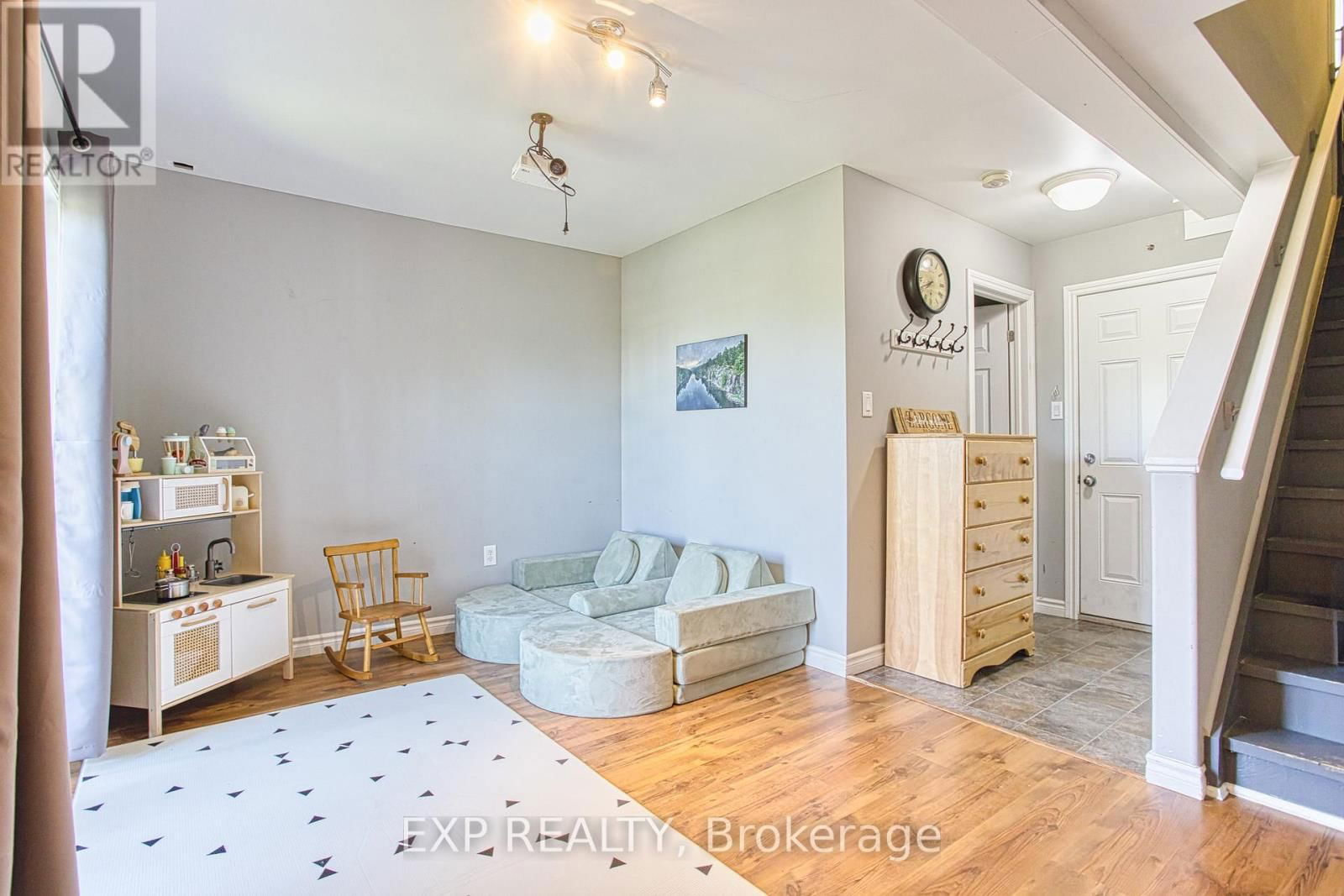 28 - 8 HEMLOCK WAY Image 31