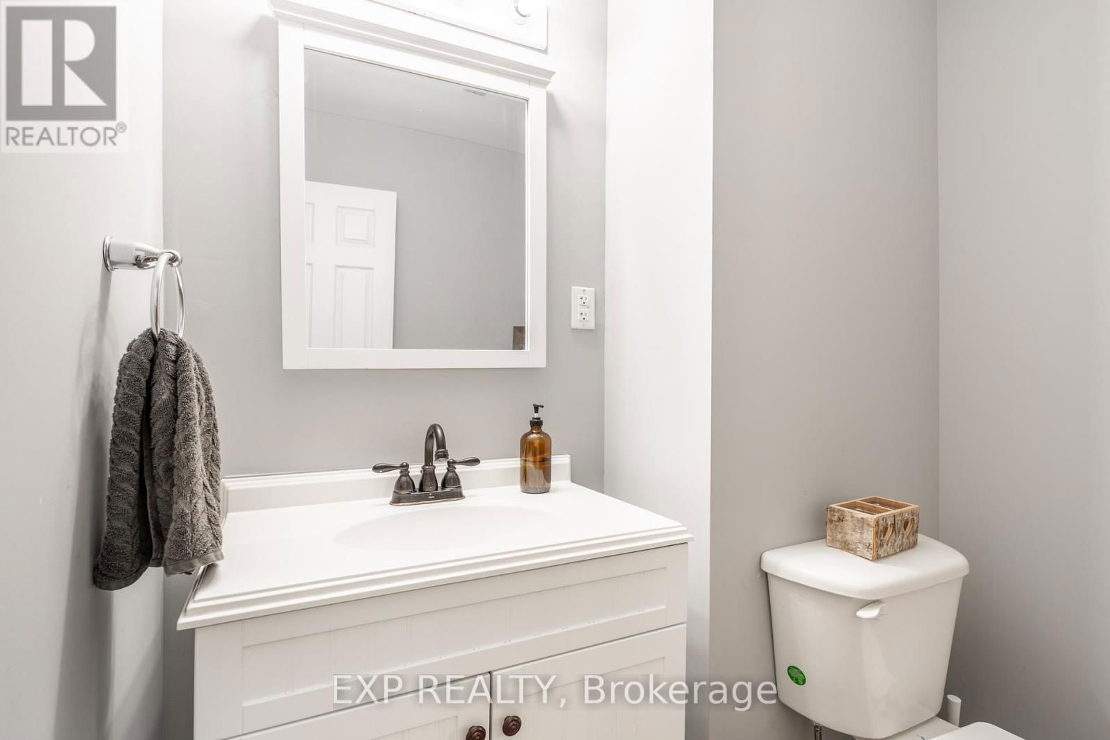 28 - 8 HEMLOCK WAY Image 32