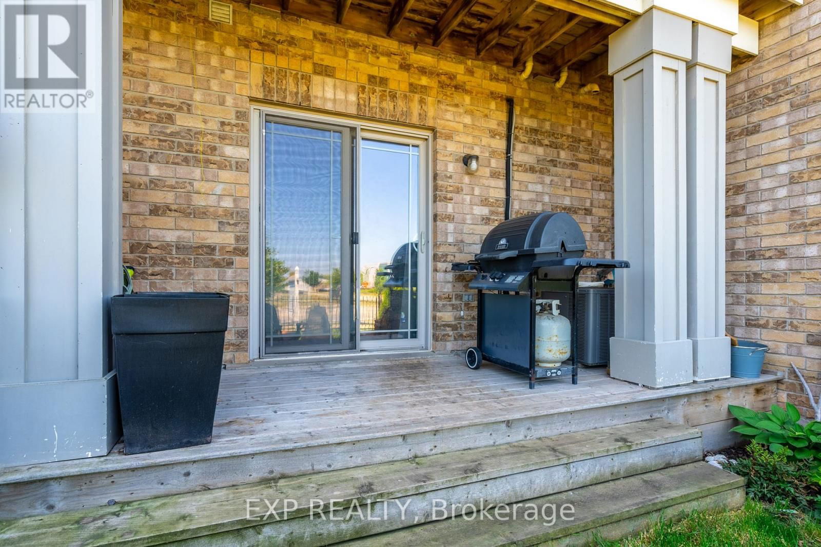 28 - 8 HEMLOCK WAY Image 33