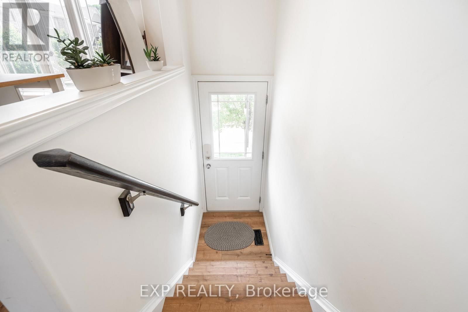 28 - 8 HEMLOCK WAY Image 4