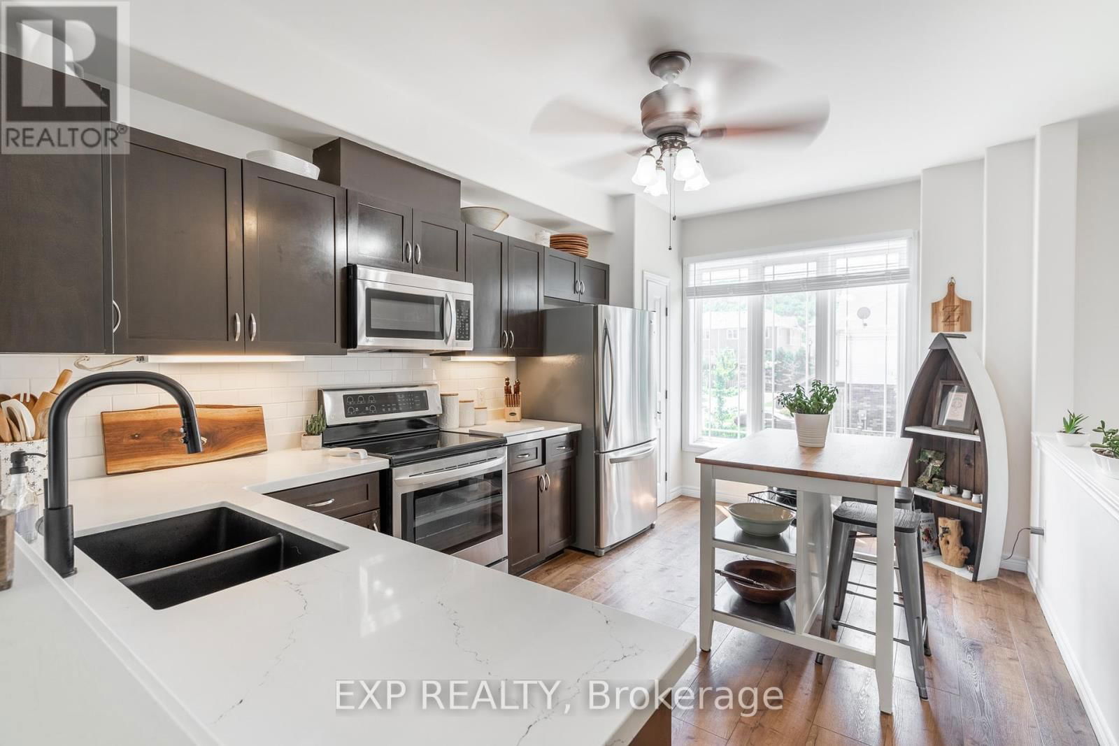28 - 8 HEMLOCK WAY Image 5