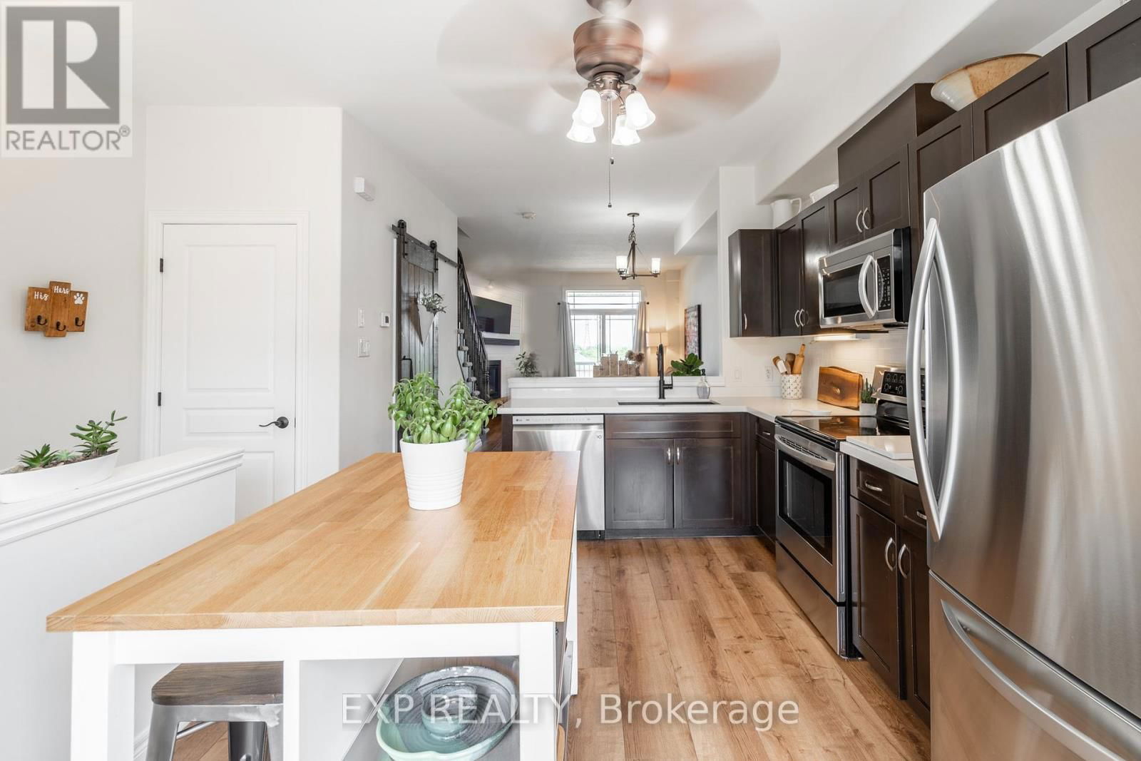 28 - 8 HEMLOCK WAY Image 7