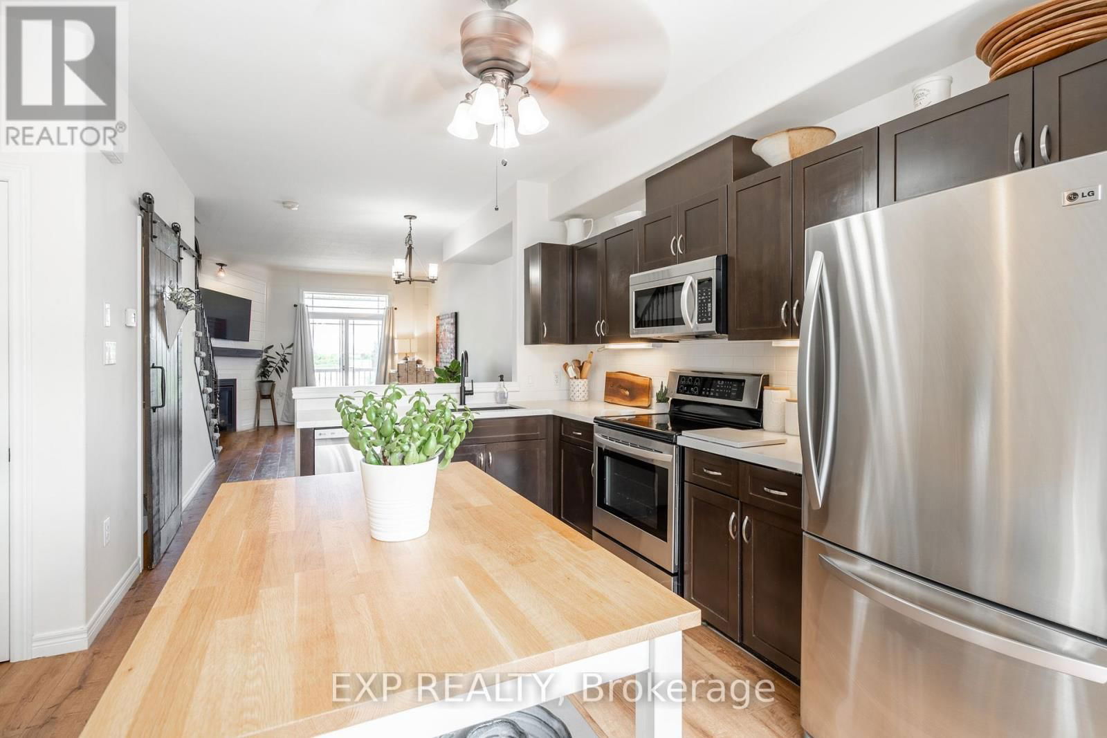 28 - 8 HEMLOCK WAY Image 8