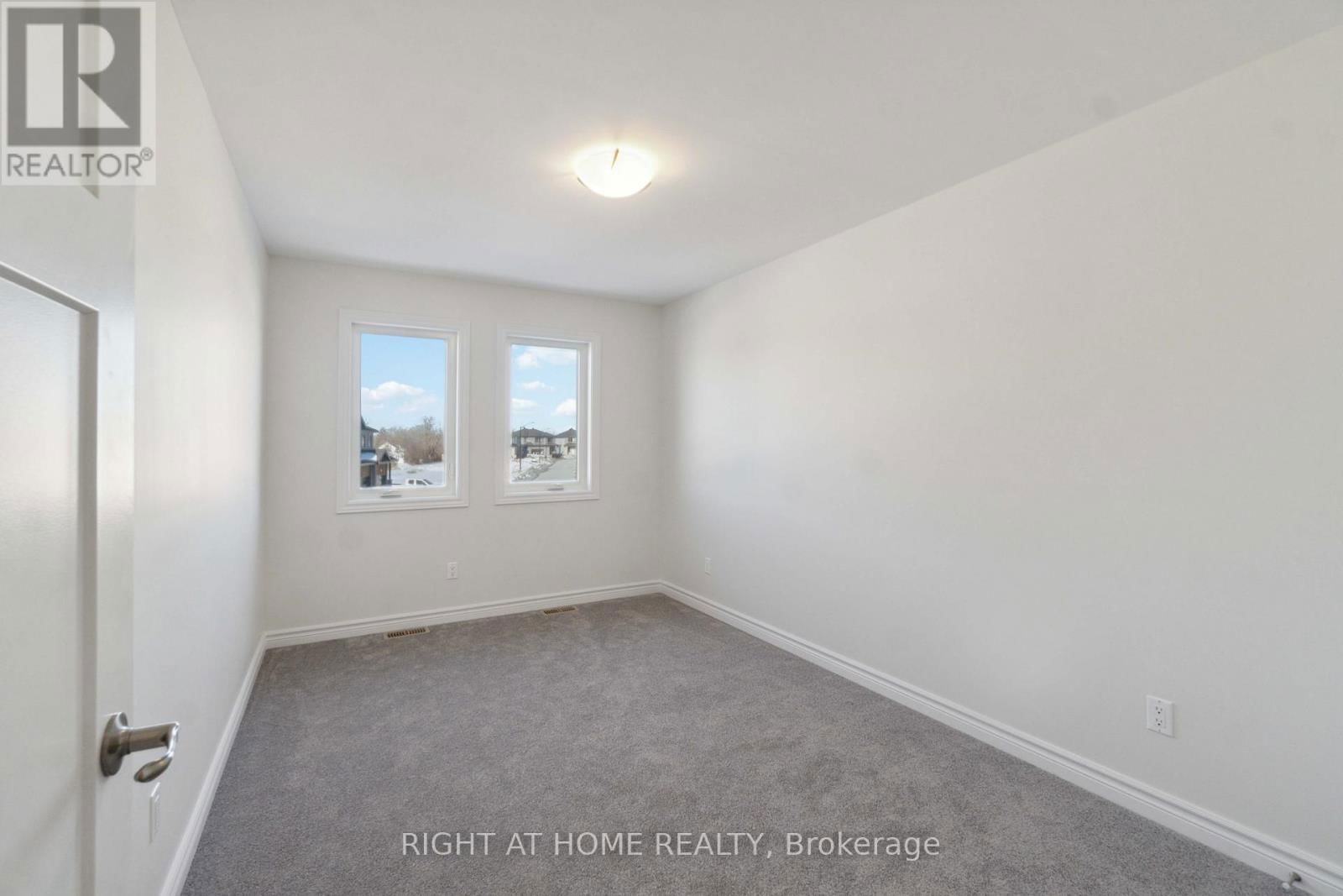 56 GRIFFITH WAY Image 32