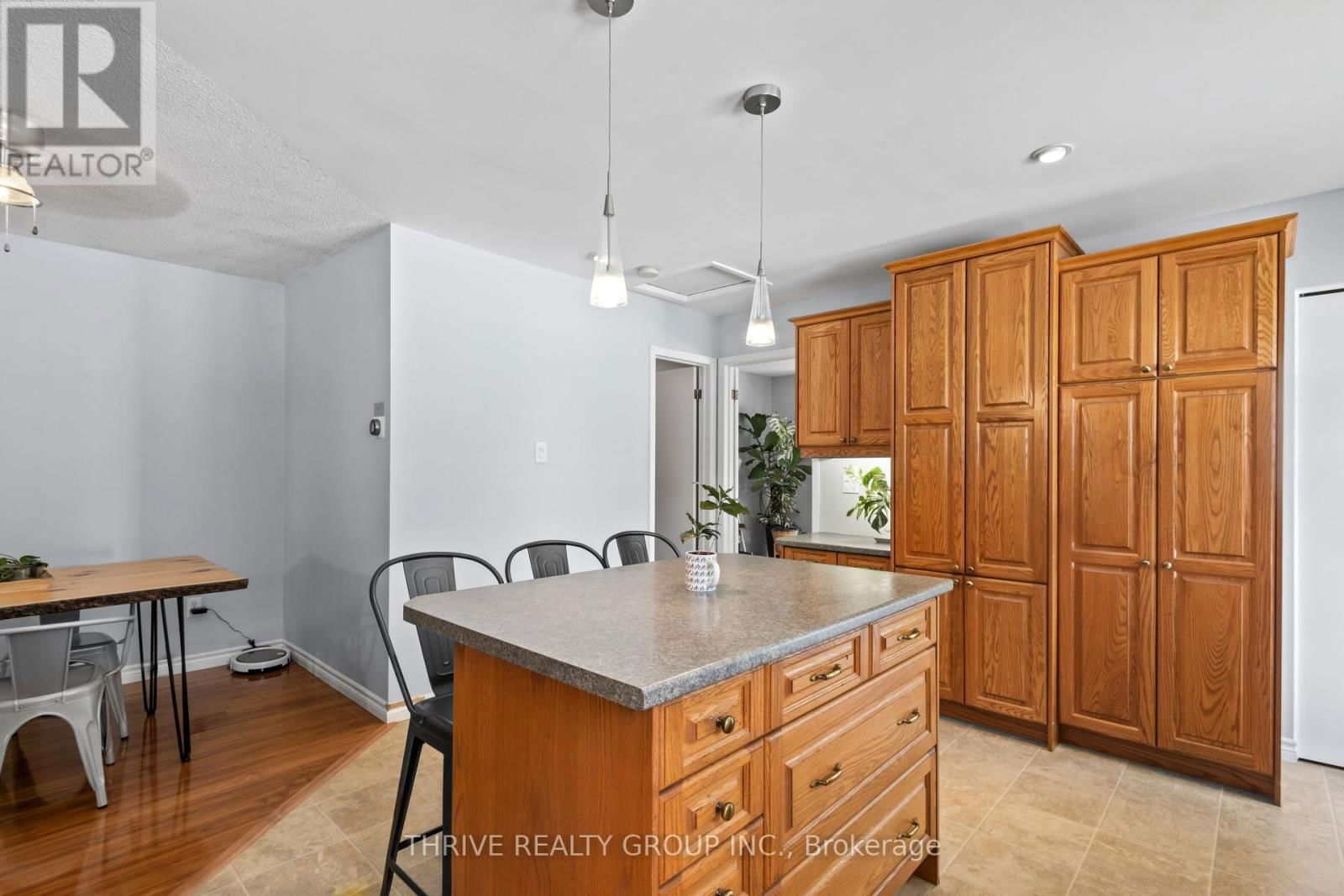 170 OLYMPIC CRESCENT Image 10