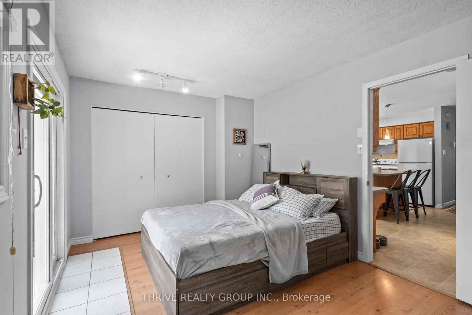 170 OLYMPIC CRESCENT Image 17