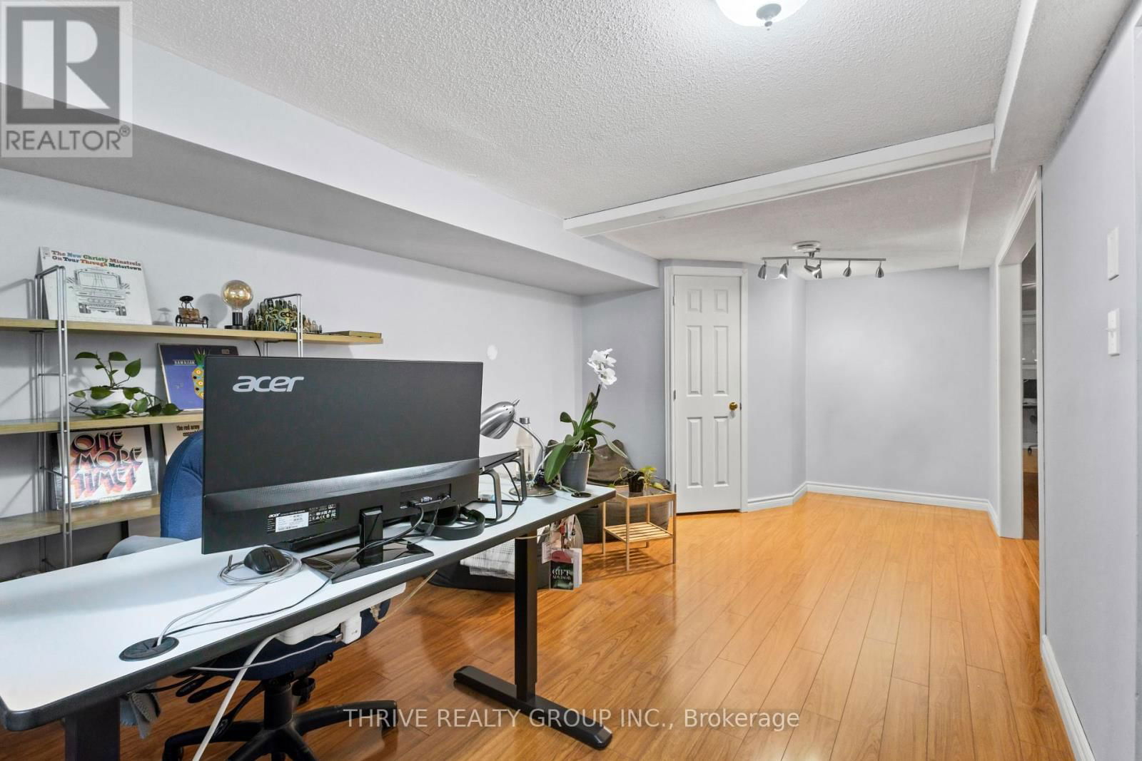 170 OLYMPIC CRESCENT Image 22
