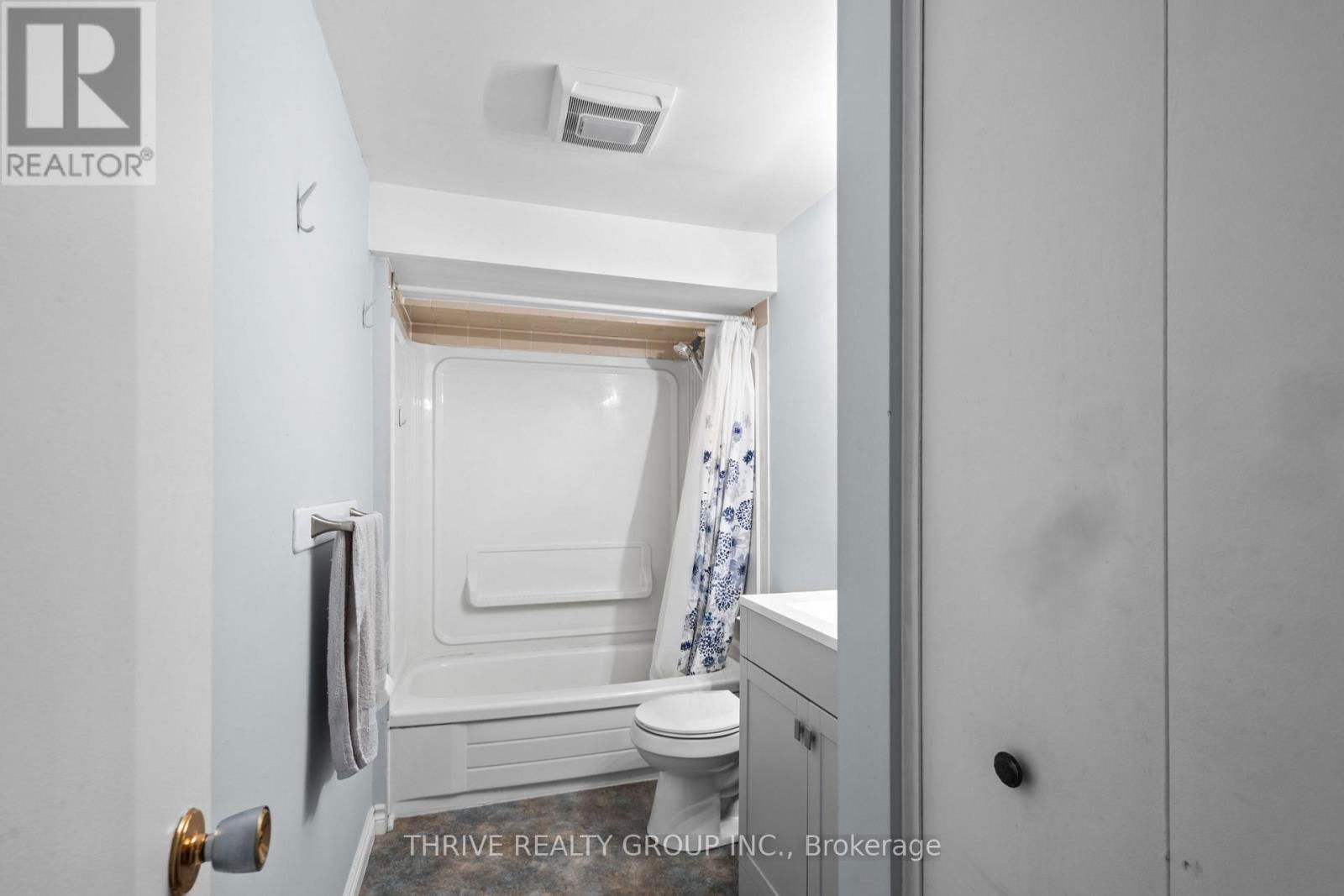 170 OLYMPIC CRESCENT Image 26