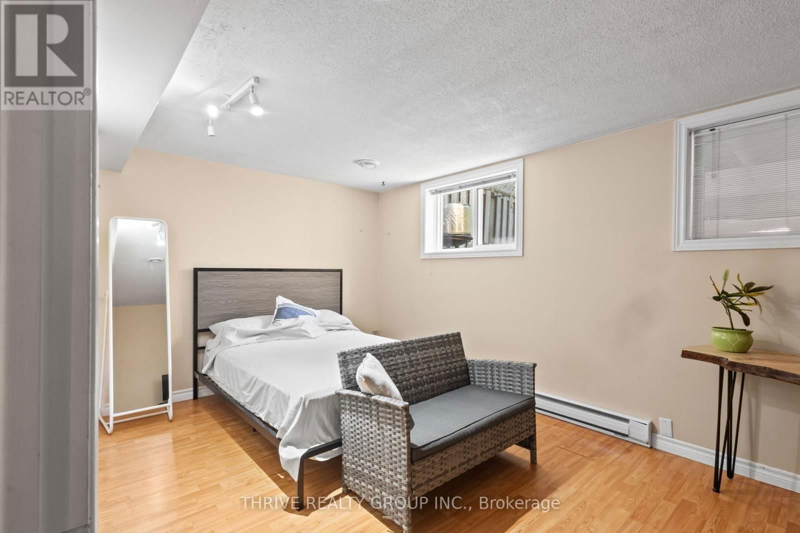 170 OLYMPIC CRESCENT Image 27