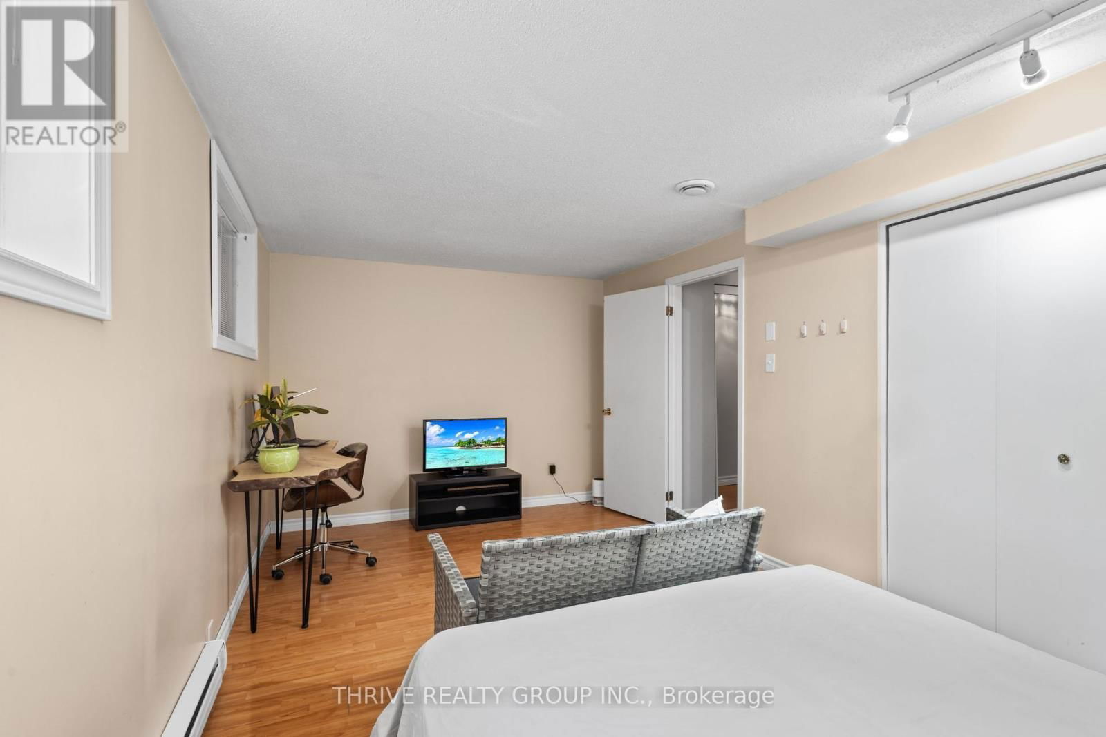 170 OLYMPIC CRESCENT Image 29