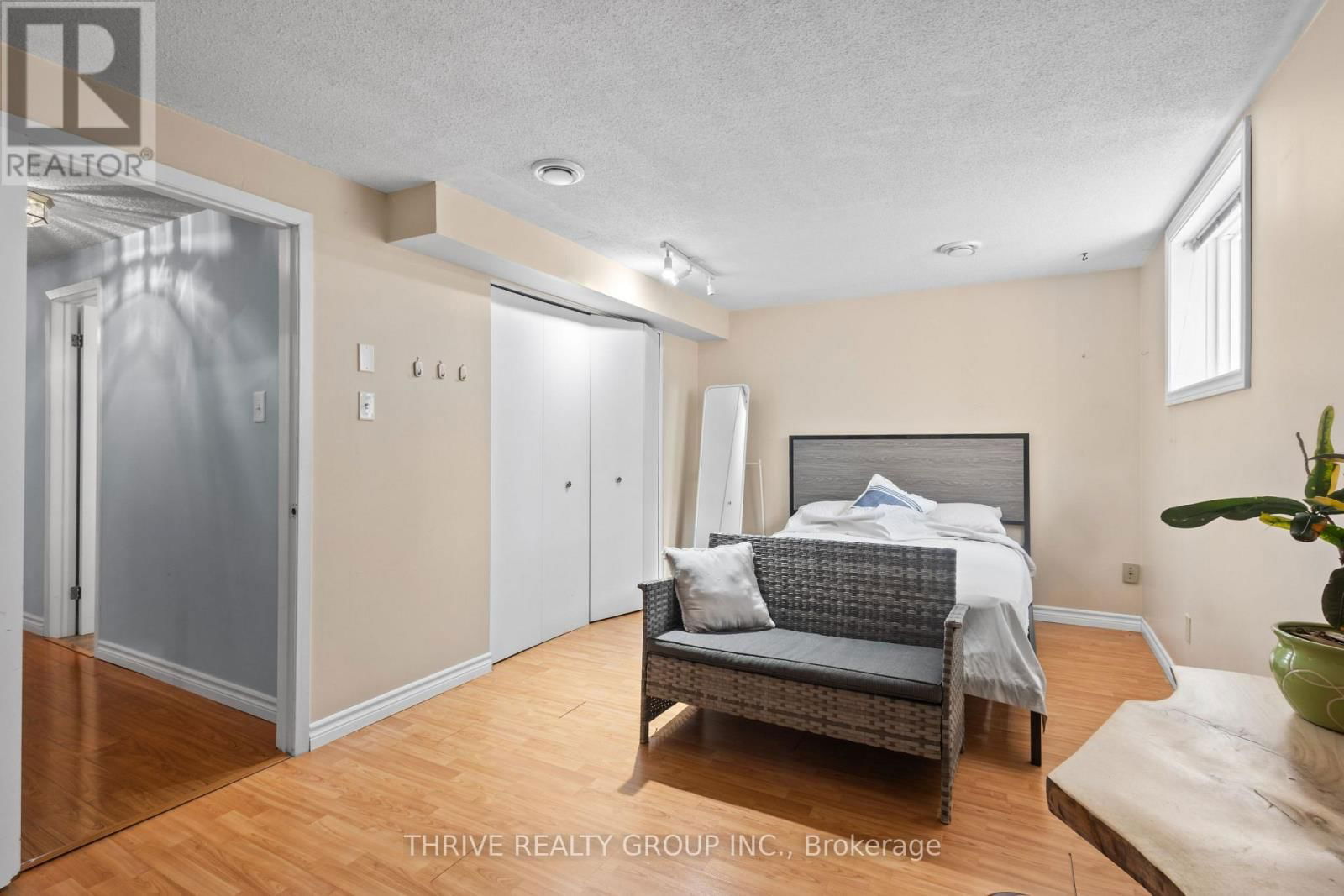 170 OLYMPIC CRESCENT Image 30