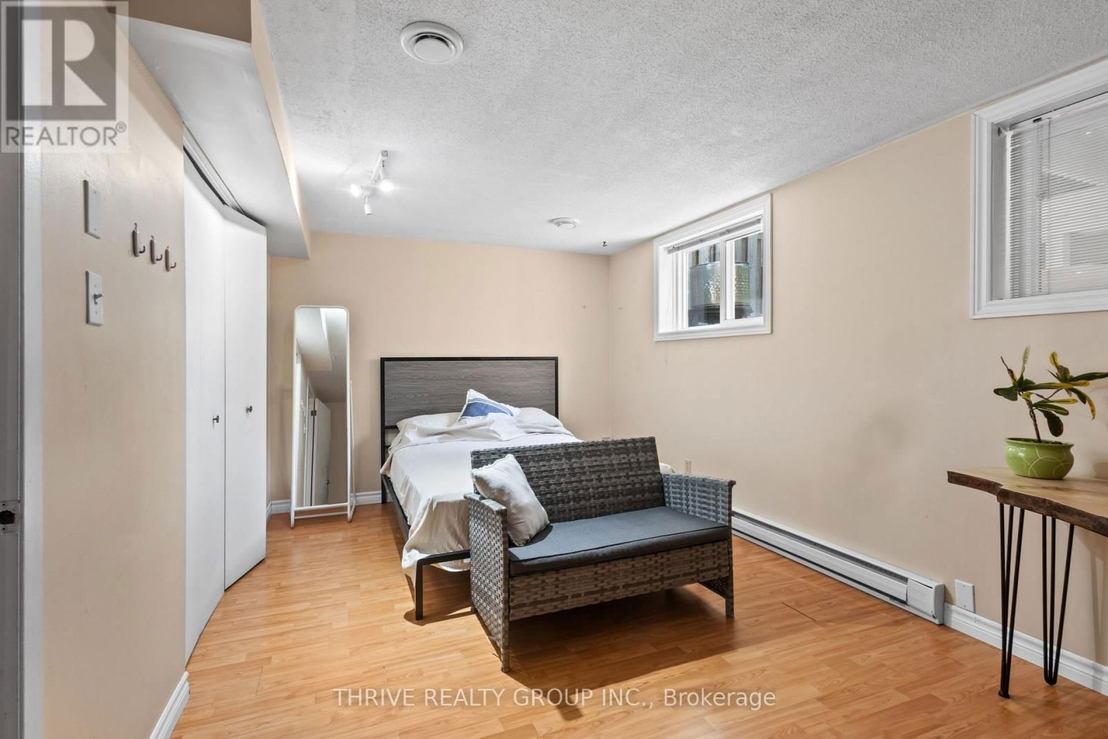 170 OLYMPIC CRESCENT Image 31