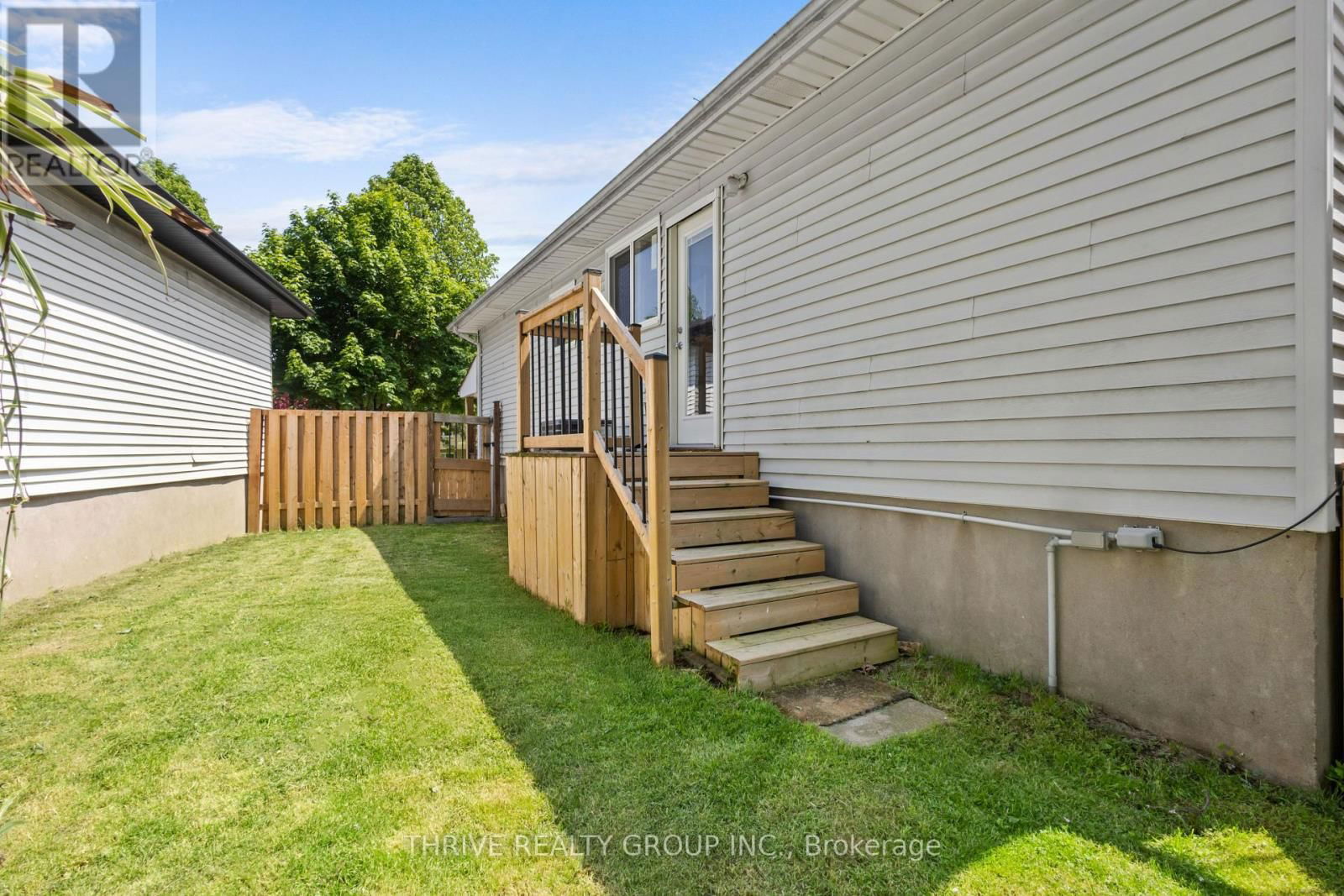 170 OLYMPIC CRESCENT Image 33