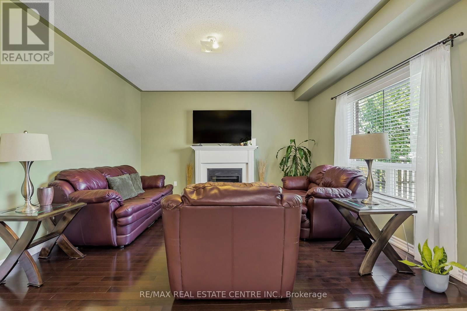 904 O'REILLY CRESCENT Image 12