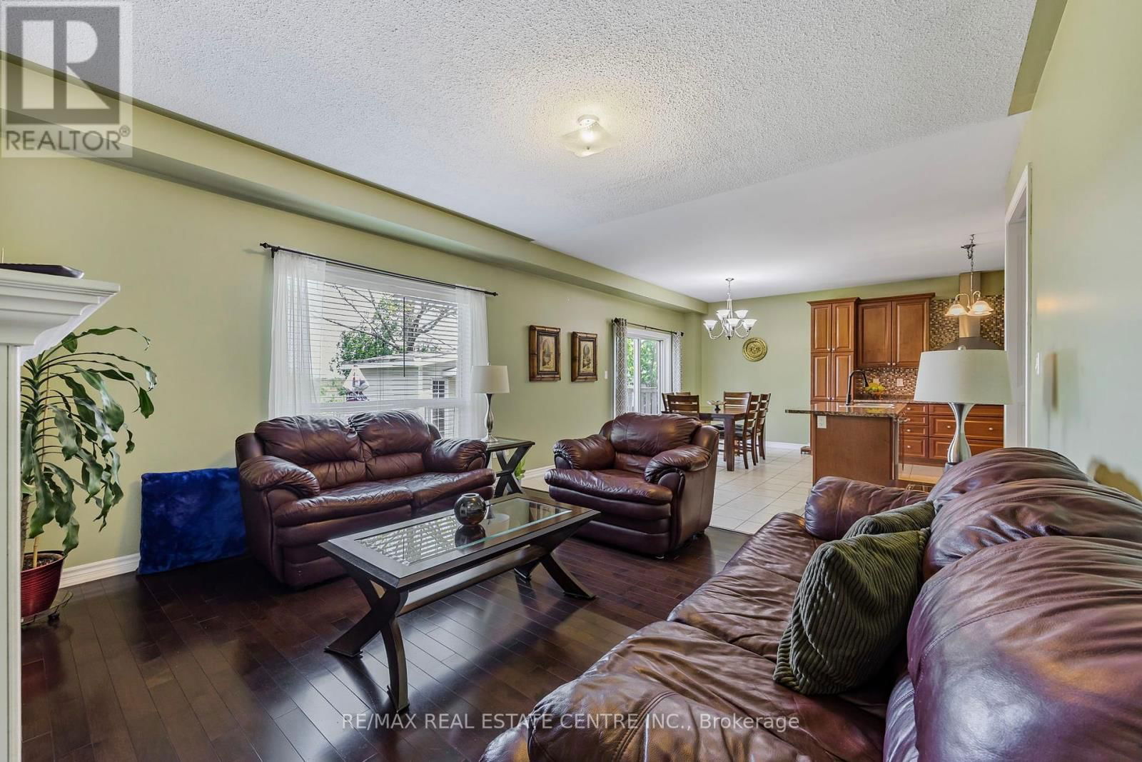 904 O'REILLY CRESCENT Image 13