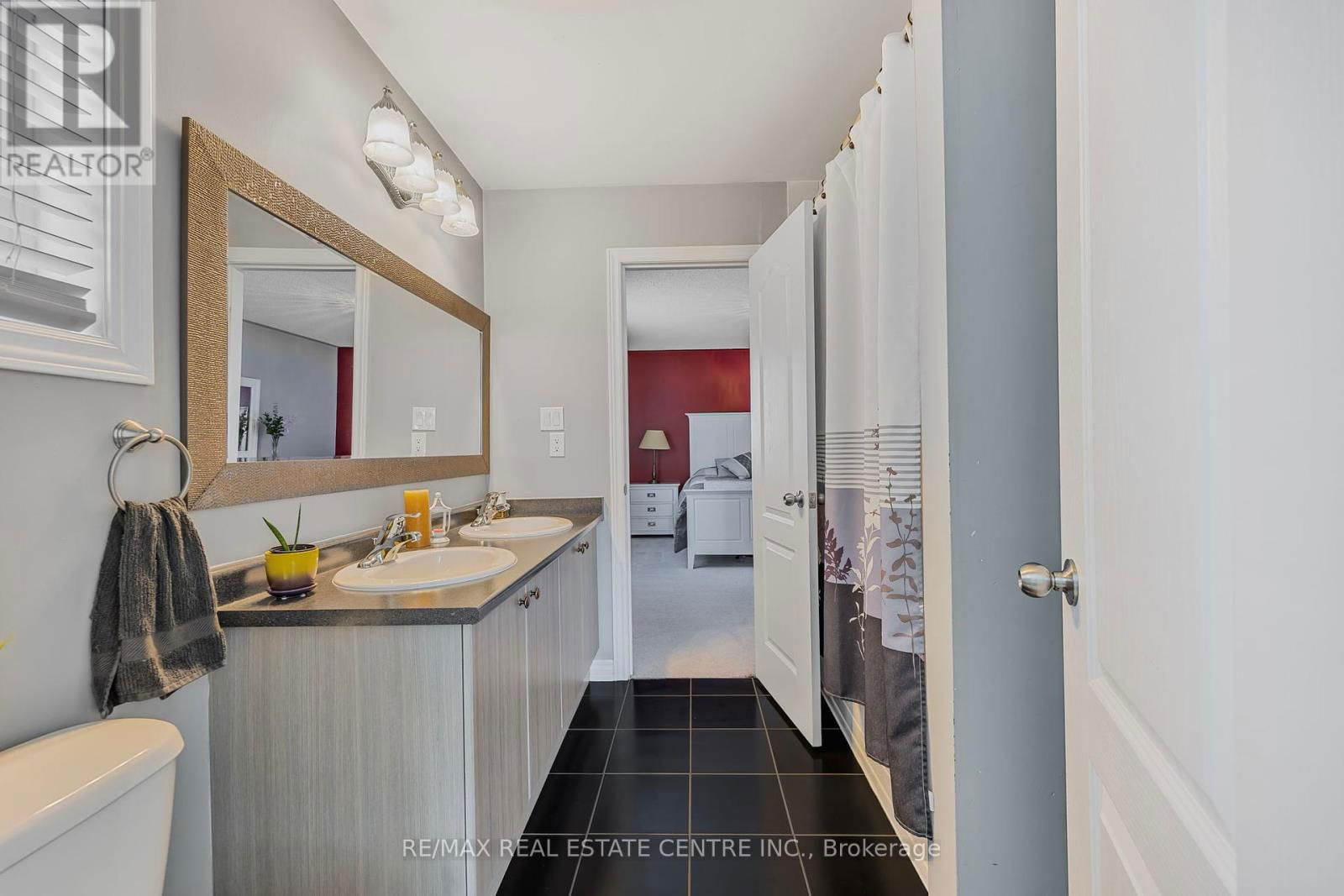 904 O'REILLY CRESCENT Image 18