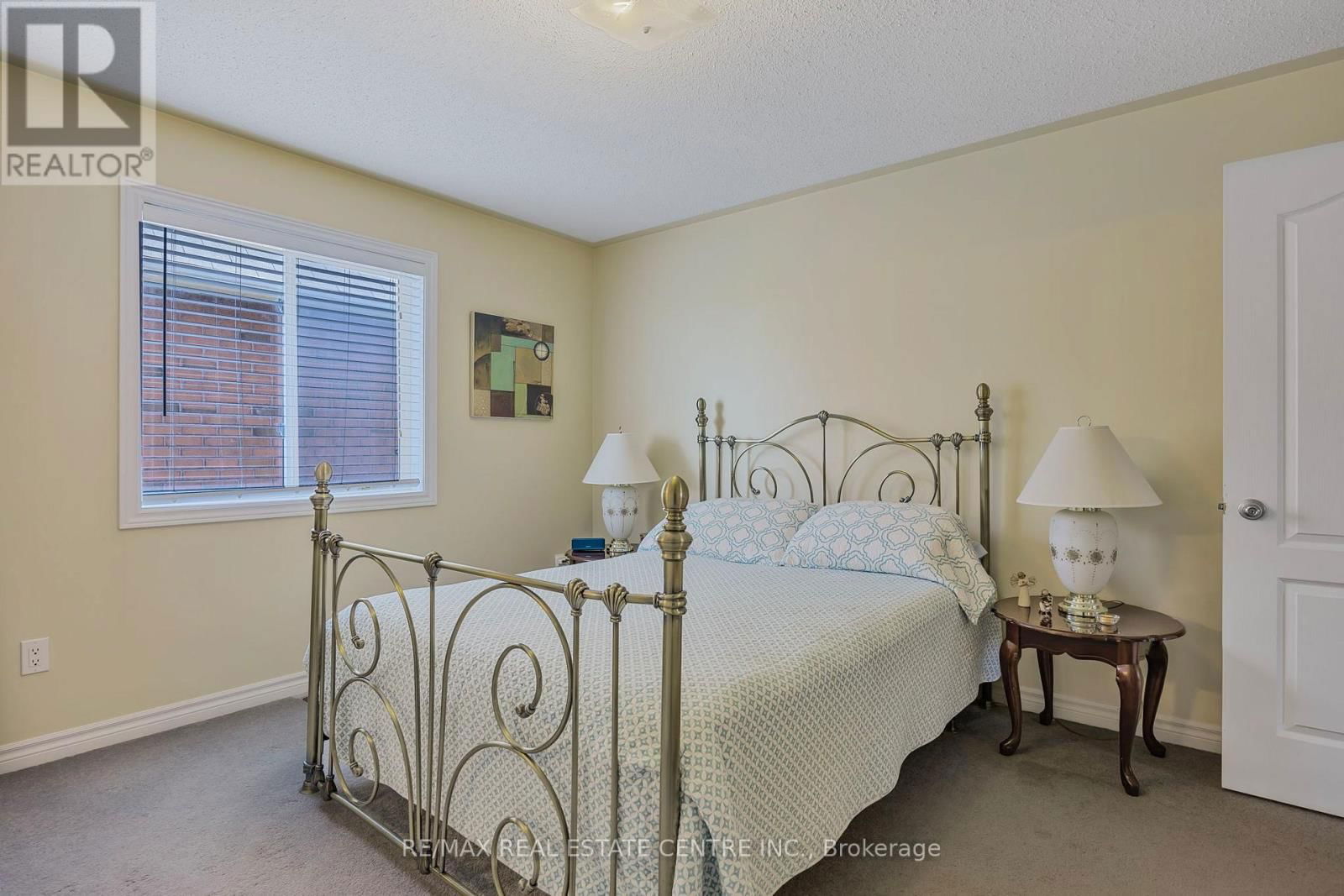 904 O'REILLY CRESCENT Image 21