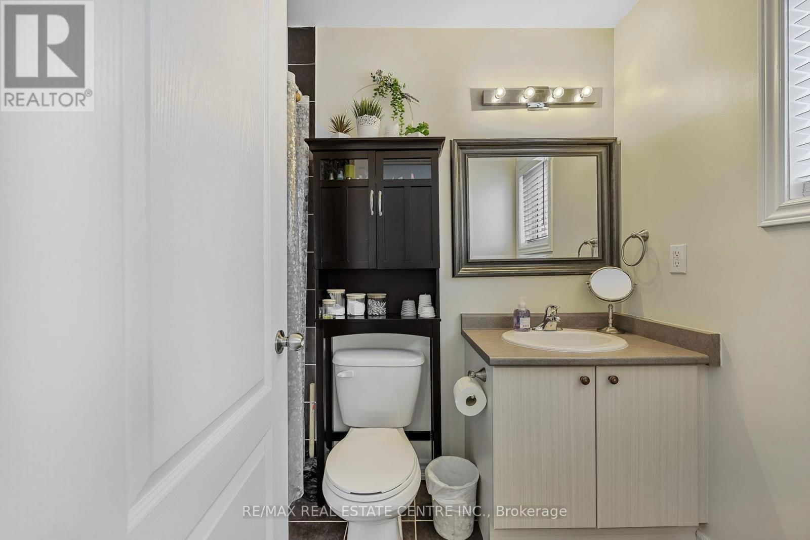 904 O'REILLY CRESCENT Image 22