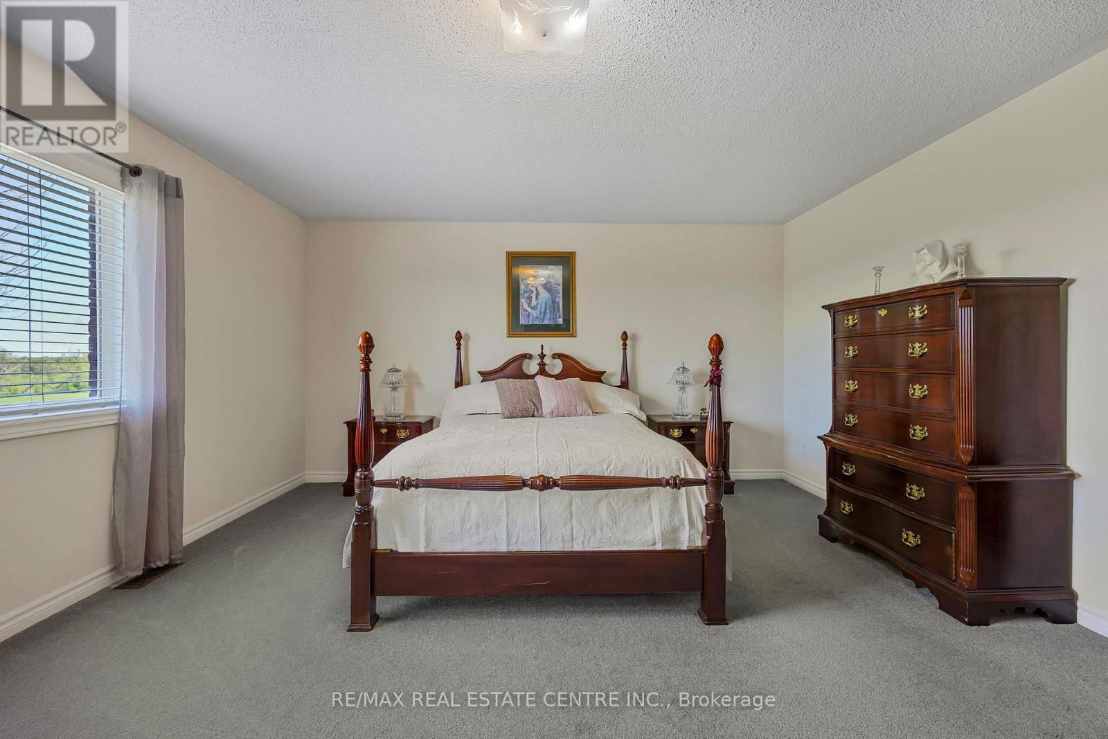 904 O'REILLY CRESCENT Image 24