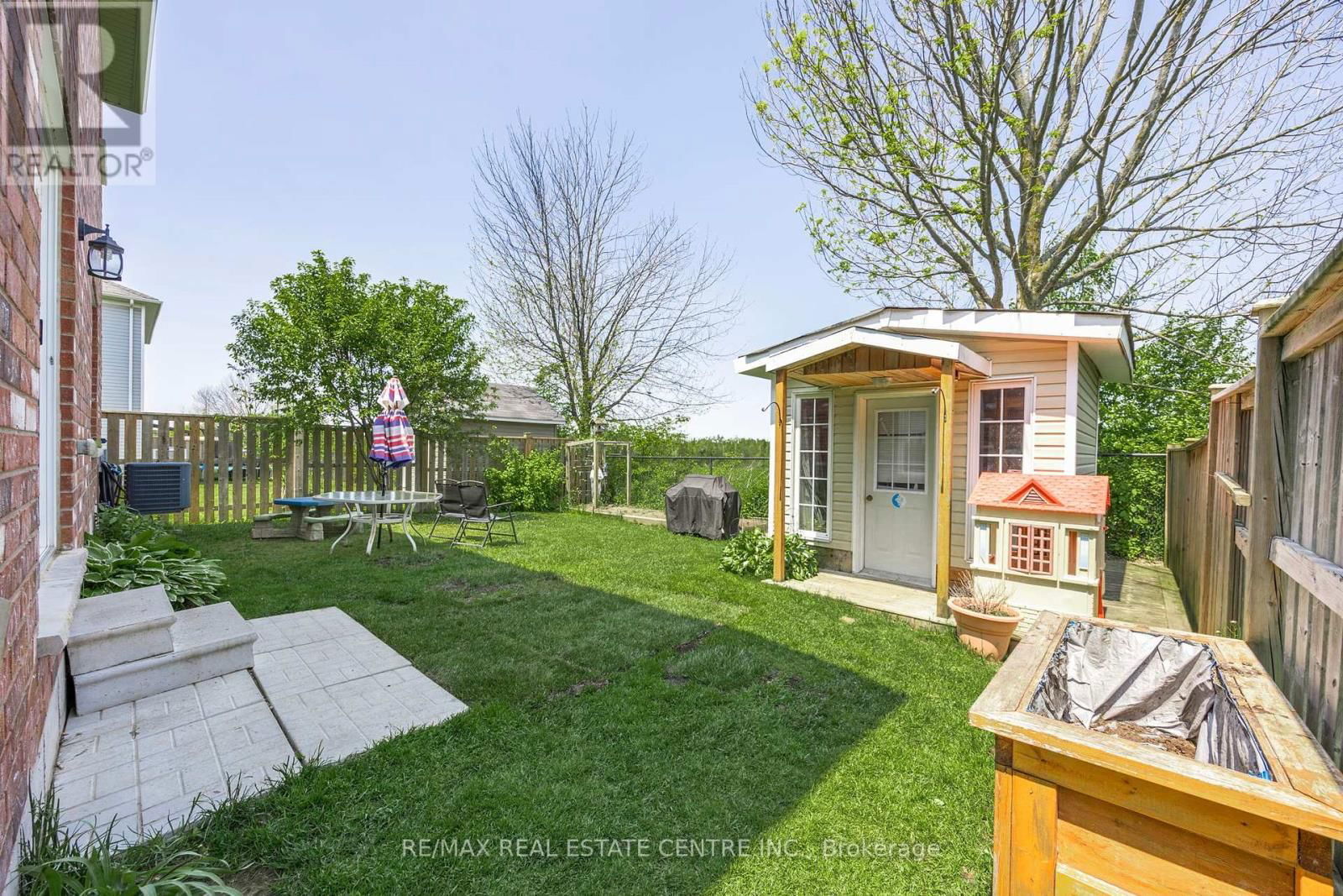 904 O'REILLY CRESCENT Image 28