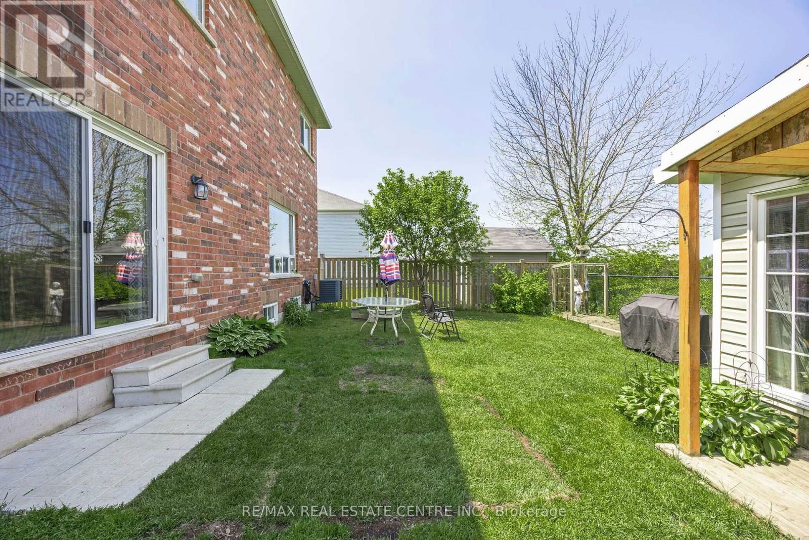 904 O'REILLY CRESCENT Image 29