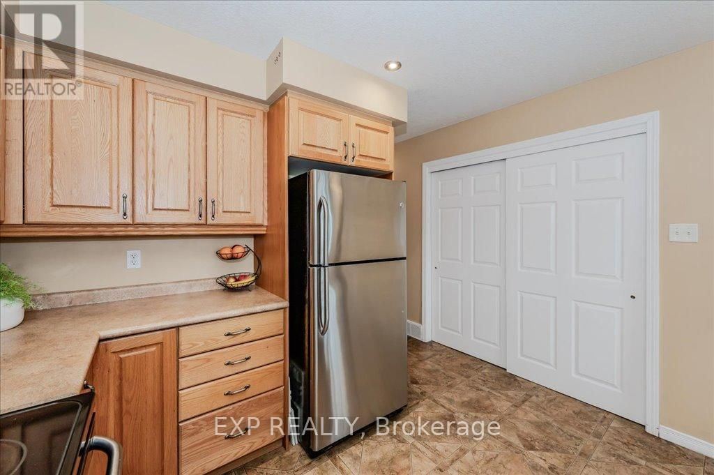 21A - 50 HOWE DRIVE Image 10