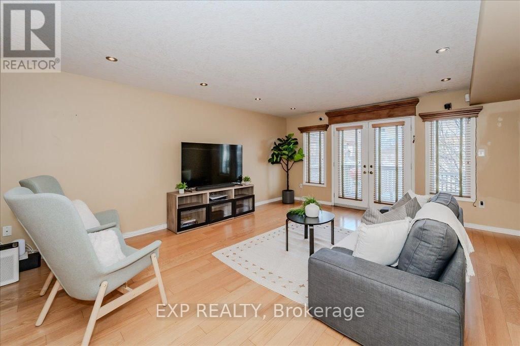 21A - 50 HOWE DRIVE Image 11