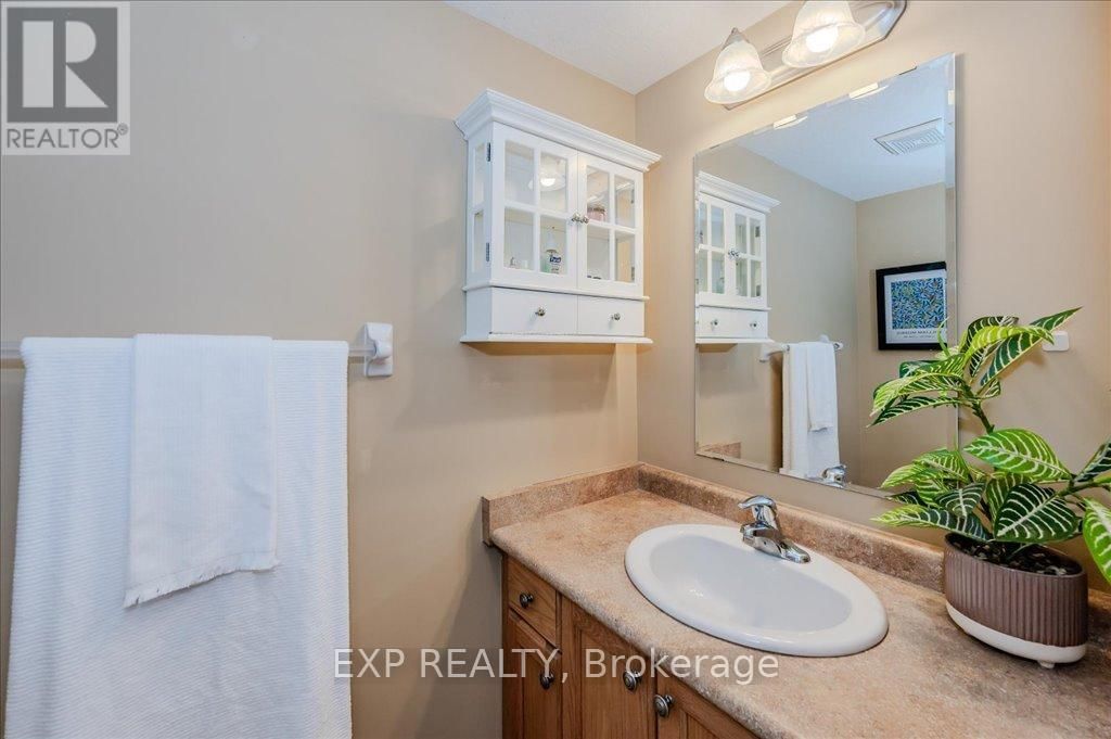 21A - 50 HOWE DRIVE Image 14