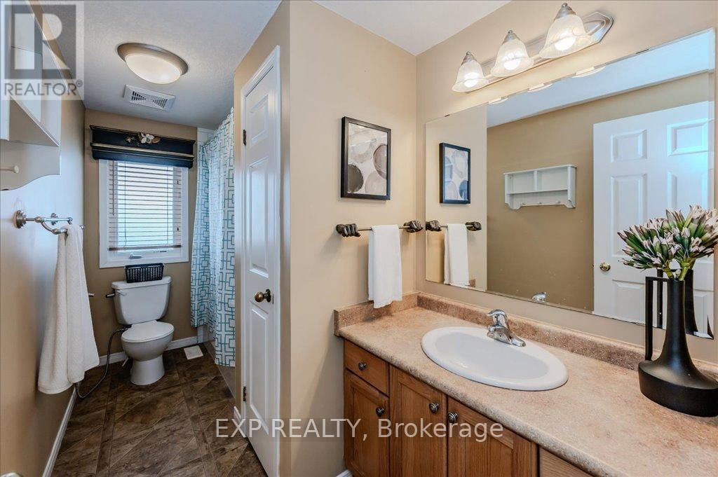 21A - 50 HOWE DRIVE Image 24
