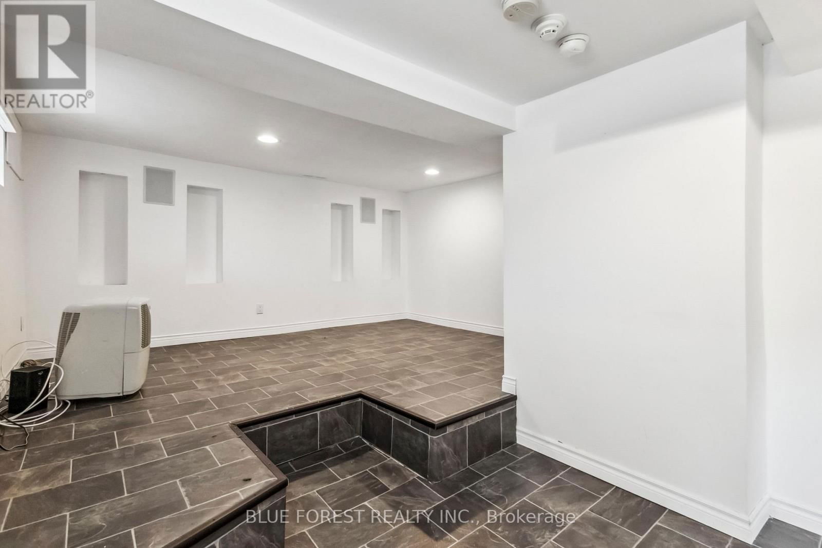 140 EMERSON AVENUE Image 33