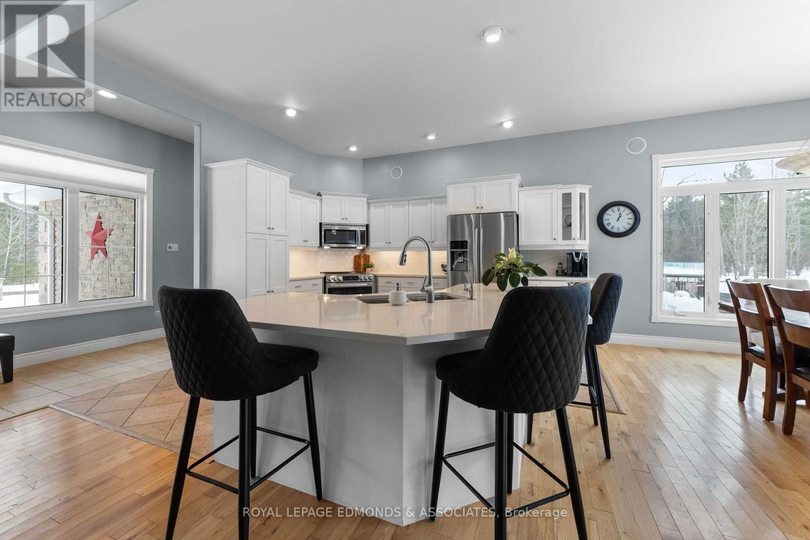 50 BLUE DANUBE WAY Image 10
