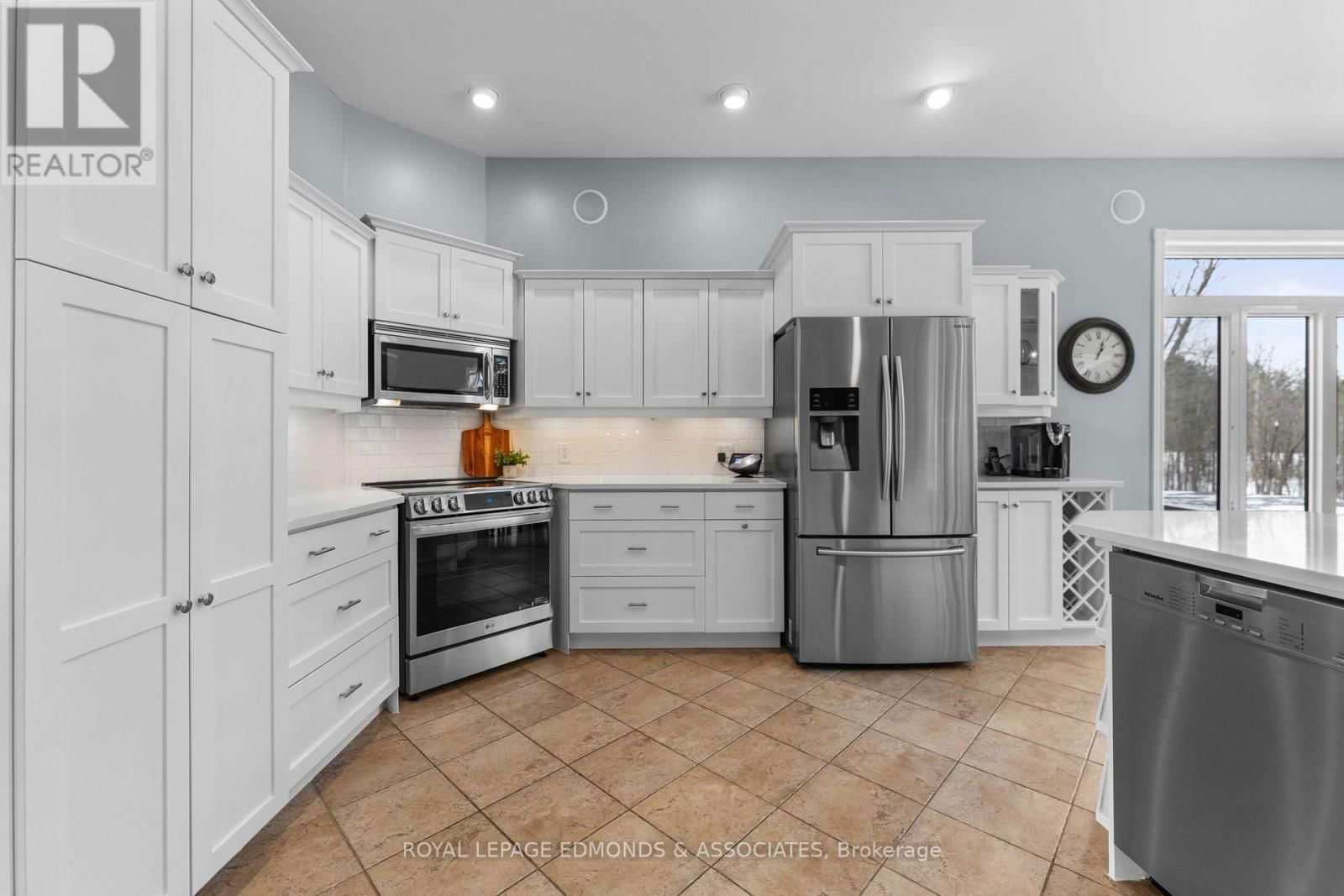 50 BLUE DANUBE WAY Image 11