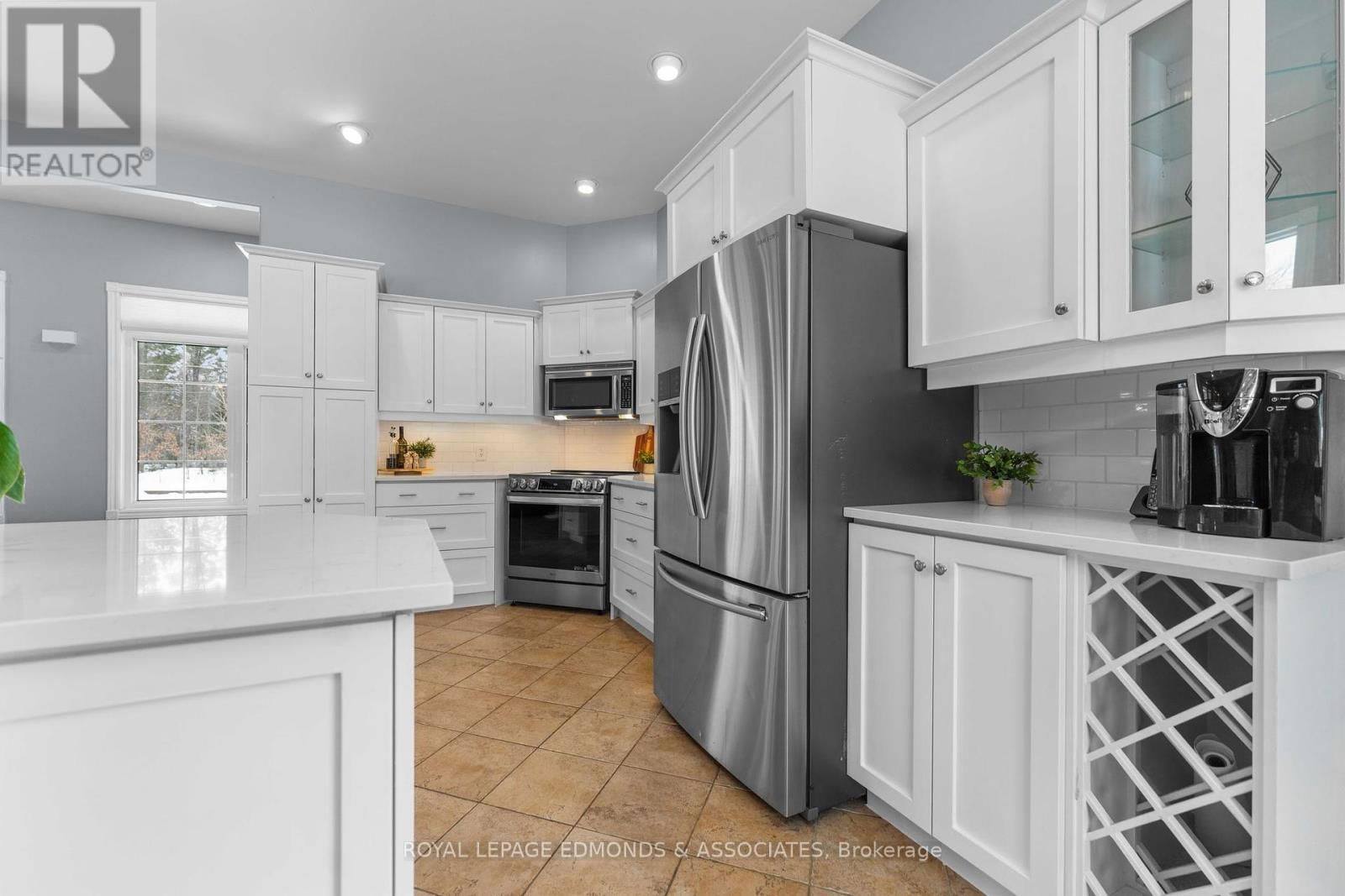 50 BLUE DANUBE WAY Image 12