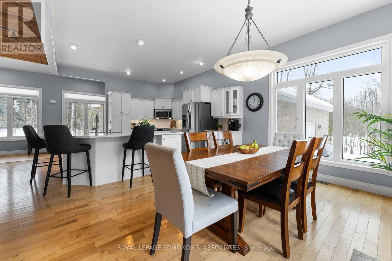 50 BLUE DANUBE WAY Image 14