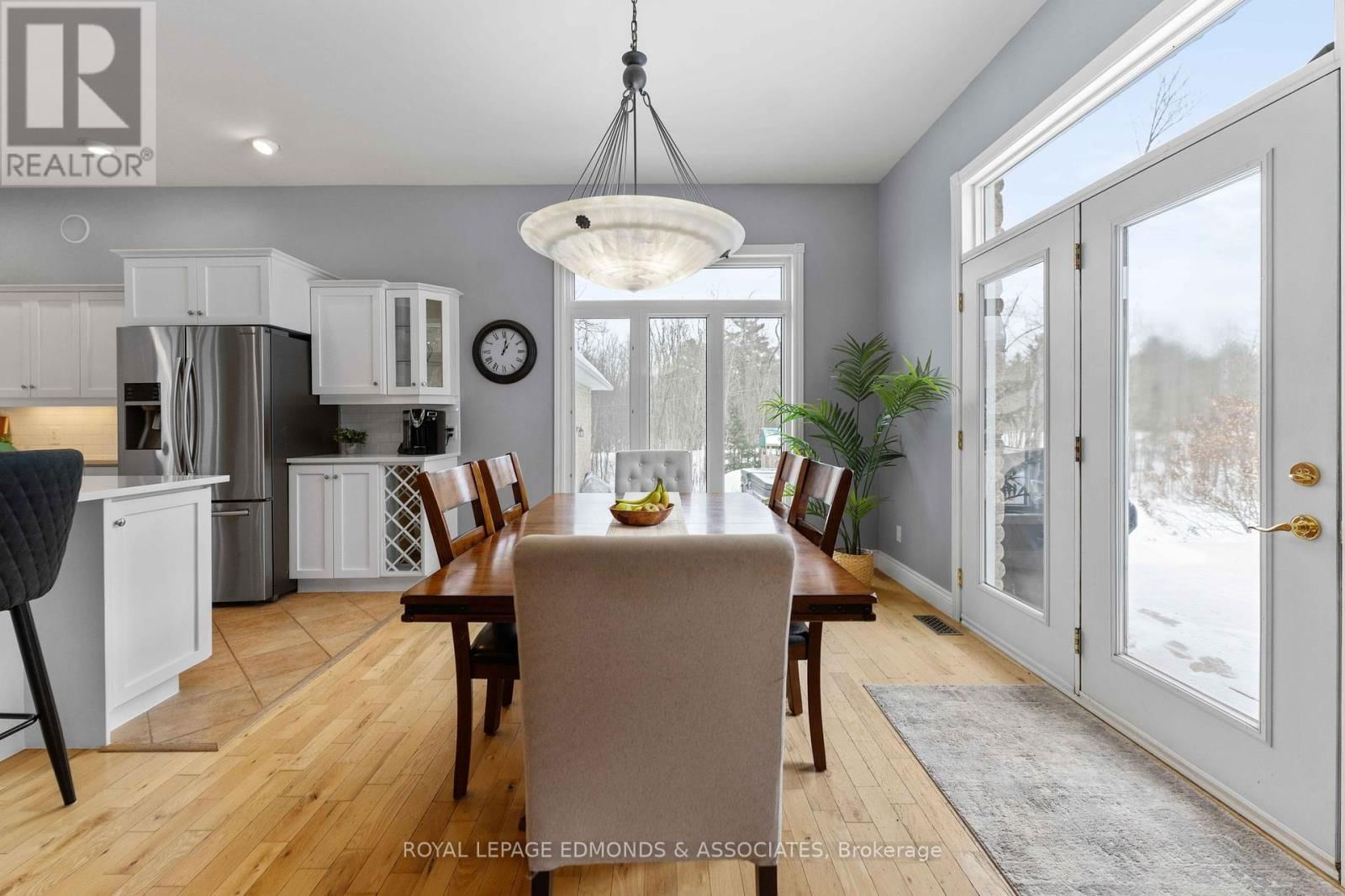 50 BLUE DANUBE WAY Image 15
