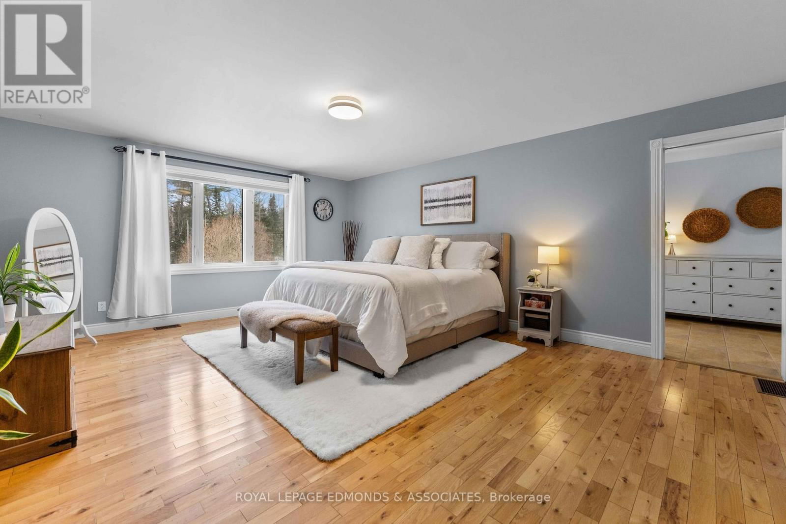 50 BLUE DANUBE WAY Image 16