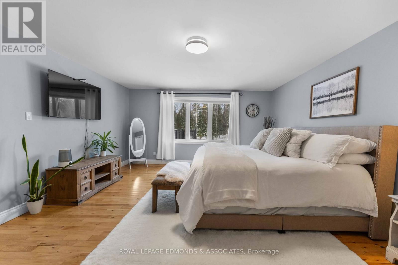 50 BLUE DANUBE WAY Image 17